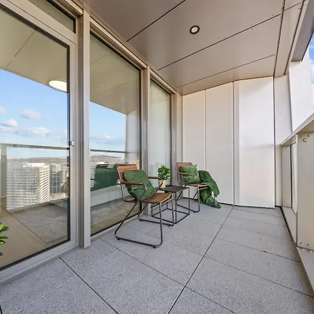 34th Floor - Touch The Clouds In The Tallest Building In Eurovea Apartmán *