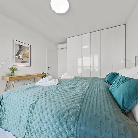 34th Floor - Touch The Clouds In The Tallest Building In Eurovea