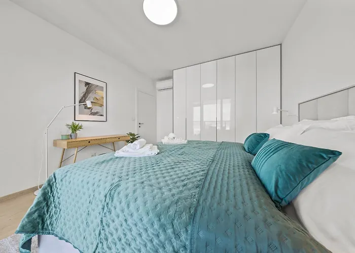 34th Floor - Touch The Clouds In The Tallest Building In Eurovea