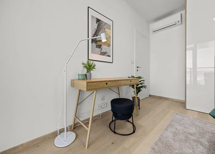 34th Floor - Touch The Clouds In The Tallest Building In Eurovea