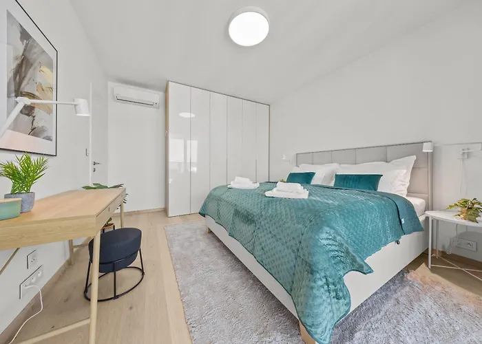 34th Floor - Touch The Clouds In The Tallest Building In Eurovea