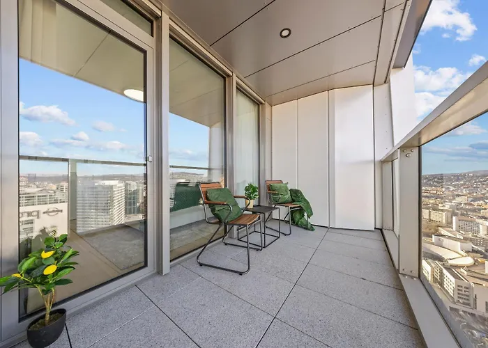 34th Floor - Touch The Clouds In The Tallest Building In Eurovea Apartment *