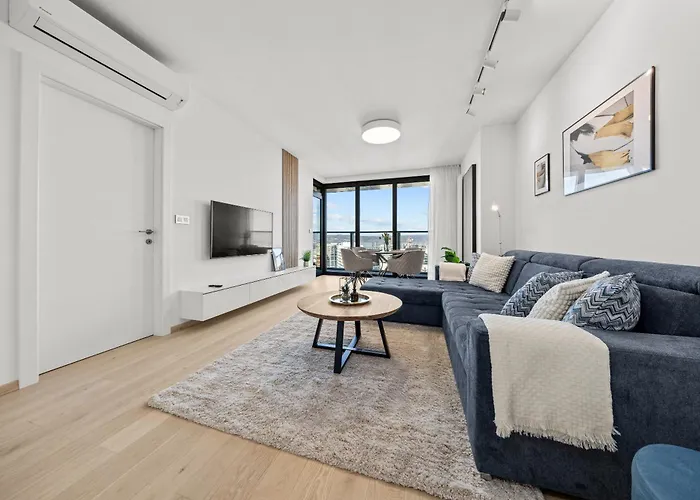 Apartment 34th Floor - Touch The Clouds In The Tallest Building In Eurovea