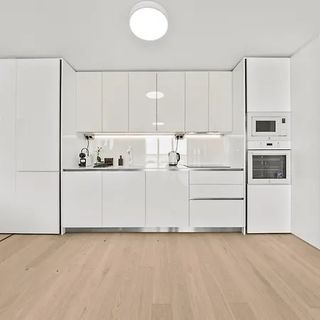 Апартаменти 34th Floor - Touch The Clouds In The Tallest Building In Eurovea *