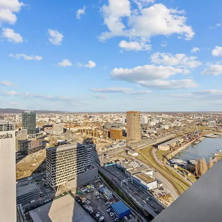 34th Floor - Touch The Clouds In The Tallest Building In Eurovea Апартаменти *