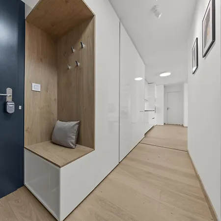 Апартаменти 34th Floor - Touch The Clouds In The Tallest Building In Eurovea *